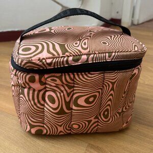 Baggu lunch bag cooler peach and beige wavy print